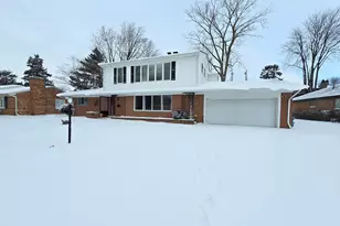 37095 Highview St, New Baltimore, MI 48047 - Photo 1