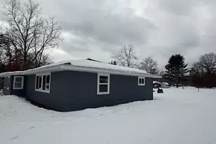 495 S Maple Island Rd, Muskegon, MI 49442 - Photo 9