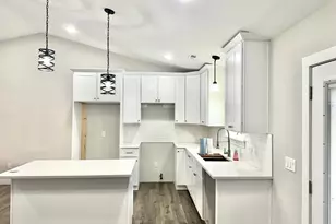 2514 Clinton Way, Jackson, MI 49201 - Photo 5