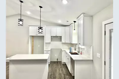 2516 Clinton Way, Jackson, MI 49201 - Photo 5