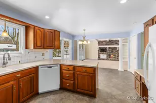 699 Brookfield Dr, Holland, MI 49423 - Photo 15