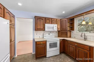 699 Brookfield Dr, Holland, MI 49423 - Photo 13