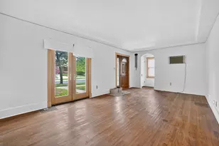 1109 S Genesee Dr, Lansing, MI 48915 - Photo 9