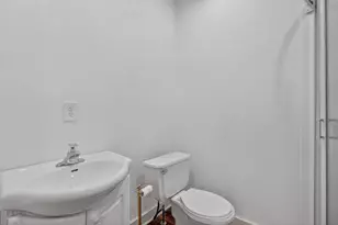 1109 S Genesee Dr, Lansing, MI 48915 - Photo 13