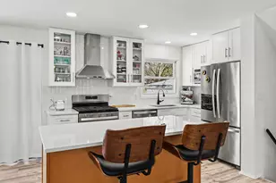 2444 Darrow Dr, Ann Arbor, MI 48104 - Photo 9