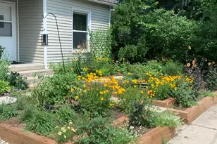 1037 Lilac Ct NE, Grand Rapids, MI 49503 - Photo 5