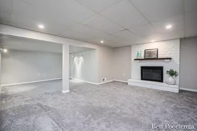 2646 Monroe Avenue NE, Grand Rapids, MI 49505 - Photo 43