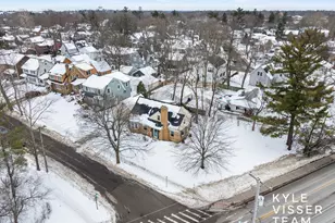 849 Maxwell Ave SE, East Grand Rapids, MI 49506 - Photo 45