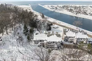 810 S Harbor Dr, Grand Haven, MI 49417 - Photo 41