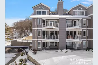 810 S Harbor Drive #16, Grand Haven, MI 49417 - Photo 3