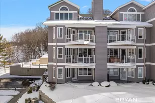 810 S Harbor Dr, Grand Haven, MI 49417 - Photo 3