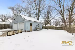2926 Charlesgate Ave SW, Wyoming, MI 49509 - Photo 25