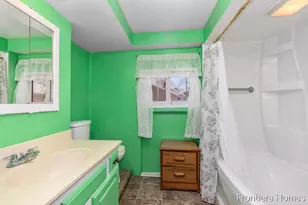 147 Montrose St NE, Grand Rapids, MI 49505 - Photo 17