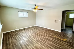 1586 Valley Dr, Highland, MI 48356 - Photo 9