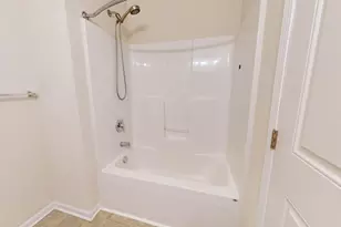 1014 W Summerfield Gln Cir, Ann Arbor, MI 48103 - Photo 15