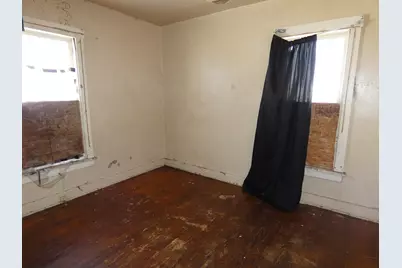 973 Lavette Avenue, Benton Harbor, MI 49022 - Photo 9