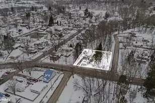 301 Grand St, Allegan, MI 49010 - Photo 3