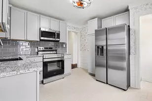 1209 Mohawk Ln, Saint Joseph, MI 49085 - Photo 7