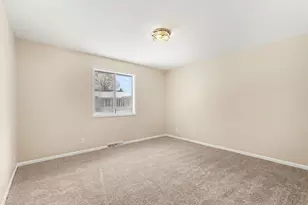 5671 Leisure S Dr SE, Grand Rapids, MI 49548 - Photo 7