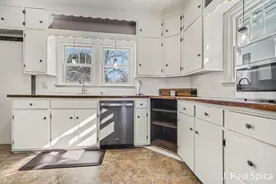 55 S Park St, Zeeland, MI 49464 - Photo 7