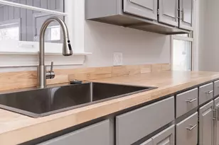 1060 Green St, Muskegon, MI 49442 - Photo 11