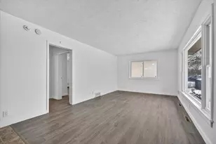 527 Riverside Dr, Battle Creek, MI 49015 - Photo 7