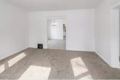 915 Hays Park Avenue, Kalamazoo, MI 49001 - Photo 9