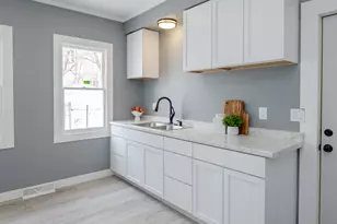 915 Hays Park Ave, Kalamazoo, MI 49001 - Photo 3