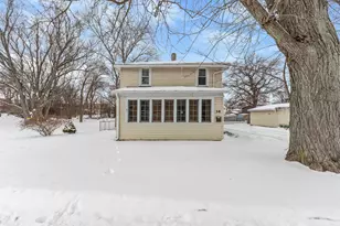34 Oak St, Hillsdale, MI 49242 - Photo 33