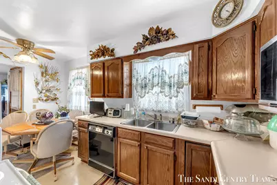 831 West Street, Muskegon, MI 49442 - Photo 9