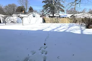 1112 Tulip Dr, Sturgis, MI 49091 - Photo 3