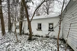 697 W Grand Ave, Muskegon, MI 49441 - Photo 5