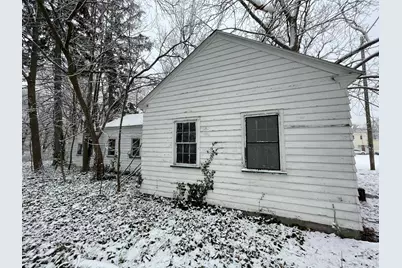 697 W Grand Avenue, Muskegon, MI 49441 - Photo 3