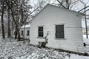 697 W Grand Ave, Muskegon, MI 49441 - Photo 3