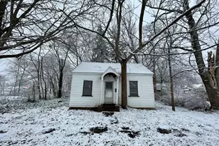 697 W Grand Ave, Muskegon, MI 49441 - Photo 1