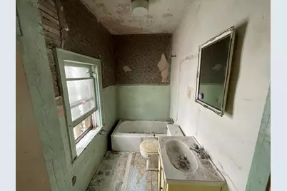 697 W Grand Avenue, Muskegon, MI 49441 - Photo 7