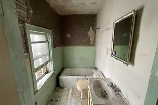 697 W Grand Ave, Muskegon, MI 49441 - Photo 7