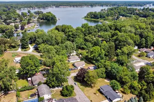 7039 Curtis Dr, Coloma, MI 49038 - Photo 7