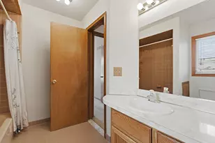 46813 Fox Run Dr, Macomb, MI 48044 - Photo 17