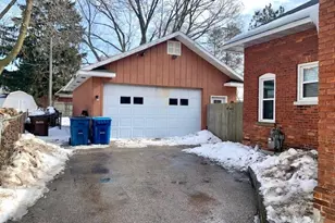 406 N Rowe St, Ludington, MI 49431 - Photo 3