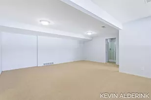 2325 Valarie Dr, Zeeland, MI 49464 - Photo 37