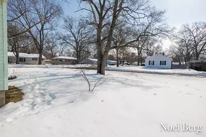 639 Carlton Street, Muskegon, MI 49442 - Photo 3