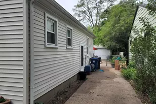 18705 Delaware Ave, Bedford, MI 48240 - Photo 11