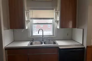 21004 Syracuse Ave, Warren, MI 48091 - Photo 11