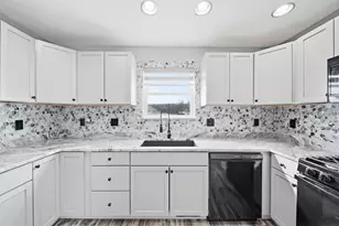 4834 Sir Austin Dr, Jackson, MI 49201 - Photo 5