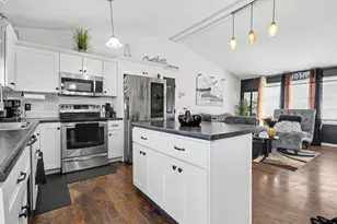 2117 Lakewood Dr, Kalamazoo, MI 49048 - Photo 7