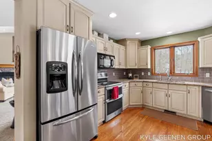 715 Beechcreek Dr, Holland, MI 49423 - Photo 23