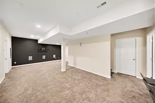 5608 Gallery Park Dr, Ann Arbor, MI 48103 - Photo 39