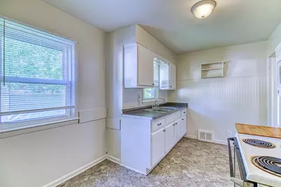 170 W Maxlow Avenue, Hazel Park, MI 48030 - Photo 5