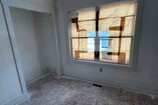 592 Lincoln Lawns Dr NW, Grand Rapids, MI 49534 - Photo 7